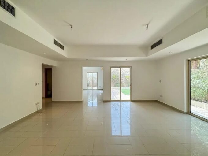 Elegant 3BR Villa | Spacious Layout | Single Row